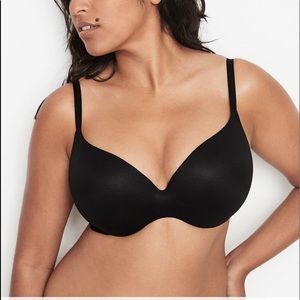 Victoria’s Secret• Incredible perfect lined bra black 34dd